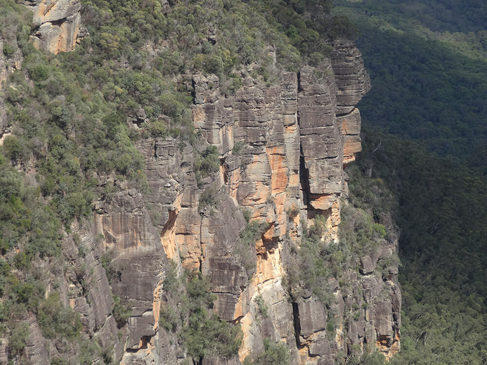 Rock faces shaped by landslips About the Mountains