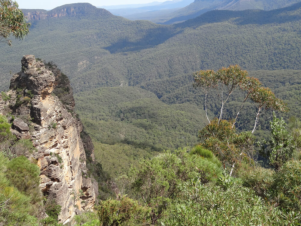 Kedumba River, hidden in folds on the valley floor About the Mountains